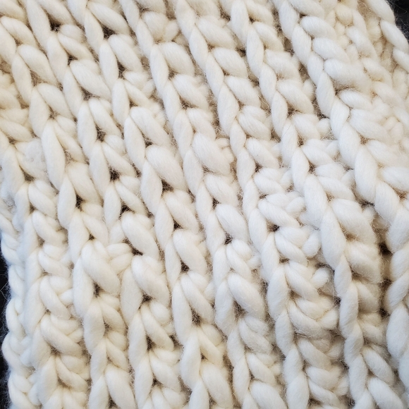 💥HP💥 Handmade Super Chunky Knit Cowl - Picture 4 of 4